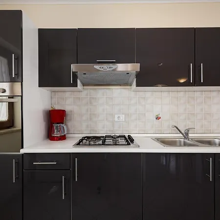 Lovely In Kmacici With Kitchen