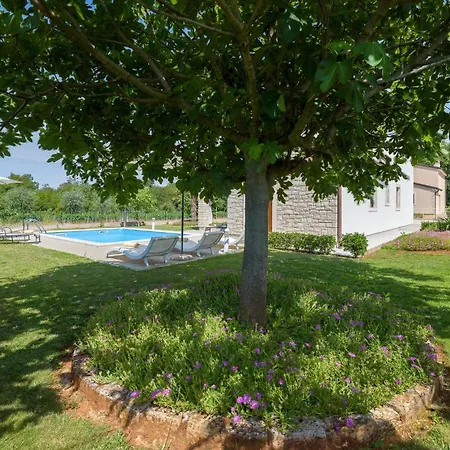 Дом отдыха Three-bedroom In Kmacici Mofardini