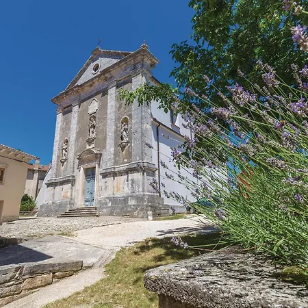 Дом отдыха Three-bedroom In Kmacici *