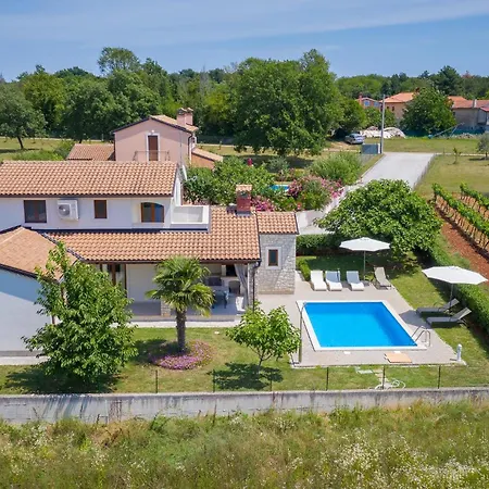 Three-bedroom In Kmacici Дом отдыха