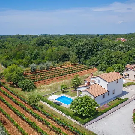 Dom wakacyjny Three-bedroom In Kmacici *
