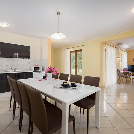 Three-bedroom In Kmacici Дом отдыха *